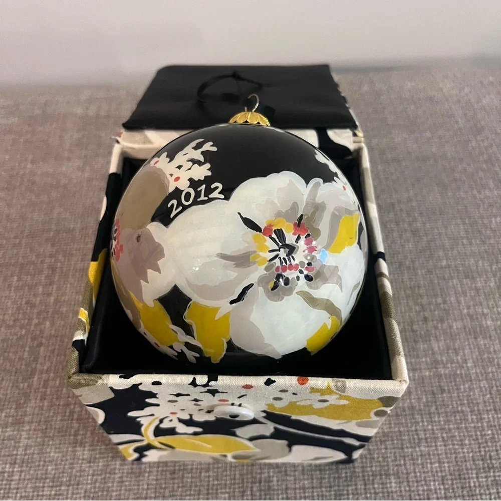 Vera Bradley Dogwood Flower 2012 Glass Floral Black Christmas Holiday Ornament